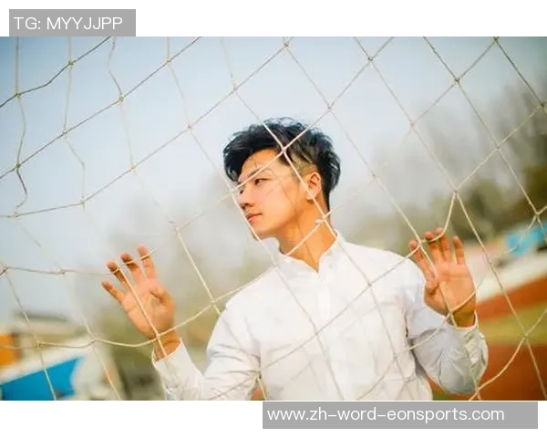 足球场上的背影男孩展现青春活力与梦想追逐的微信头像设计灵感